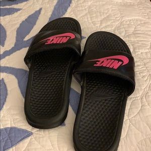 *LIKE NEW* Nike Slides